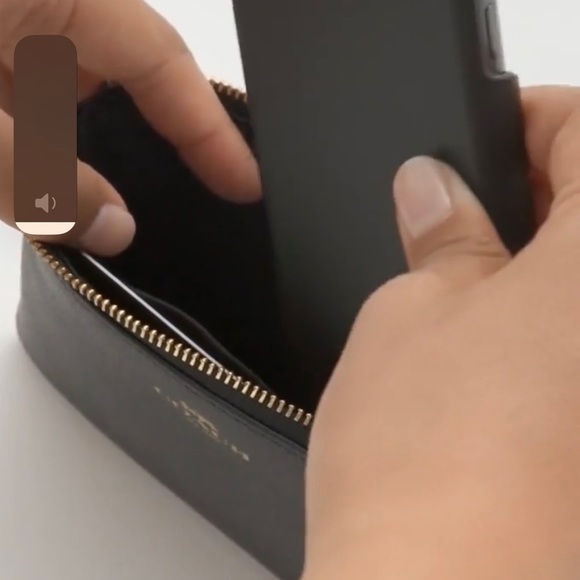 NWT COACH leather wristlet!! - Picture 5 of 10